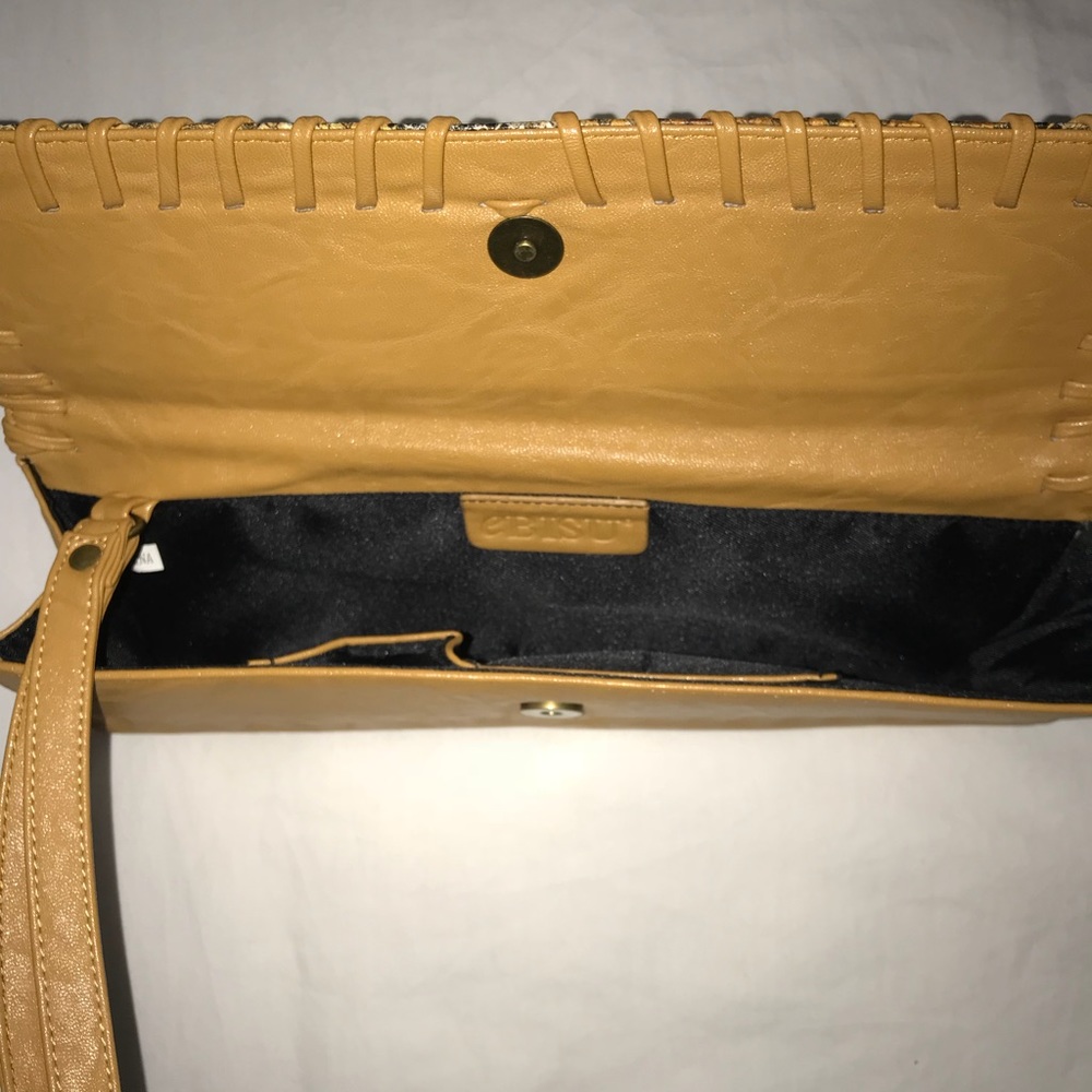 Clutch - Picture 2 of 4